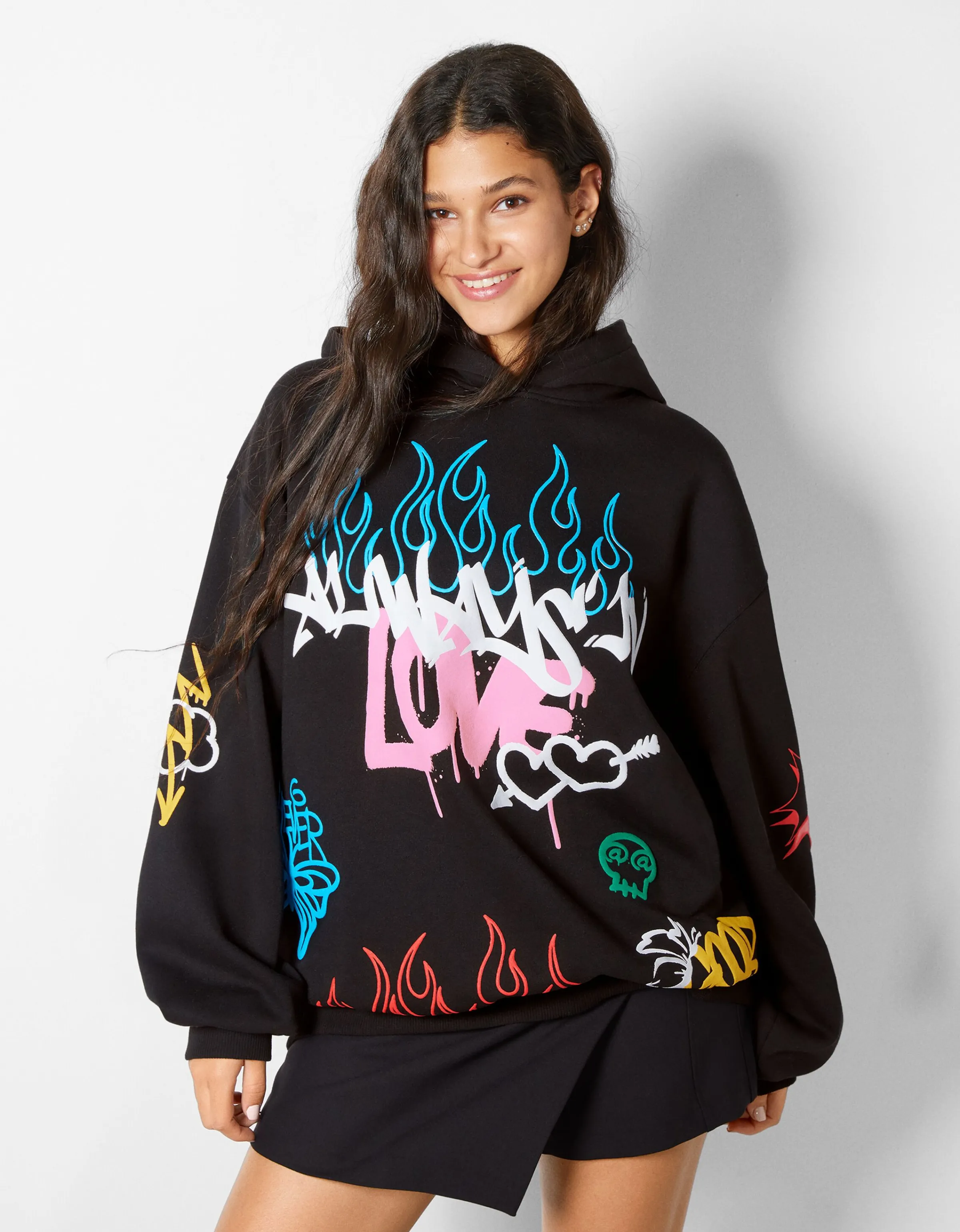 BERSHKA Sudadera capucha print grafiti Negro Outlet