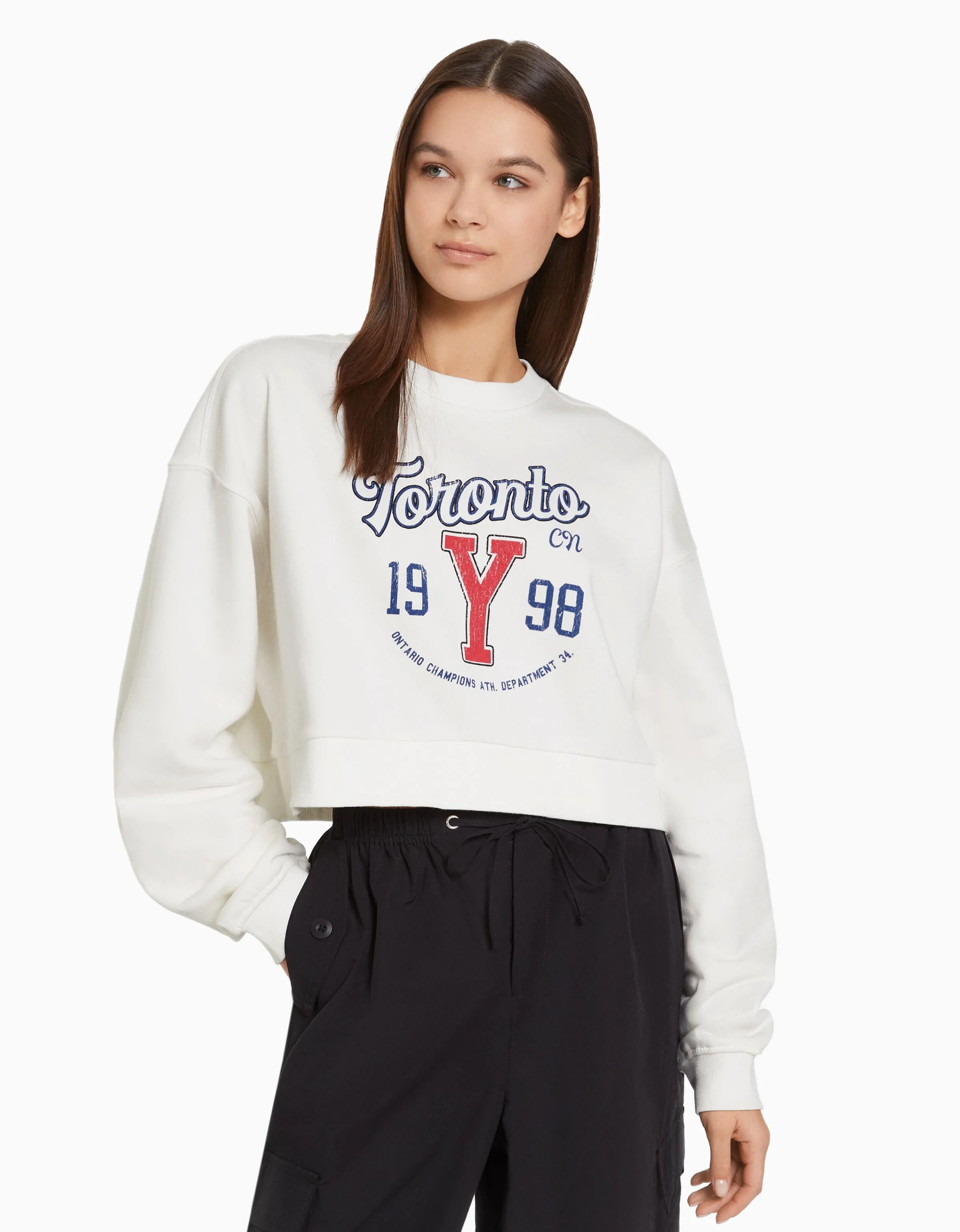 BERSHKA Sudadera cropped print Blanco roto Outlet