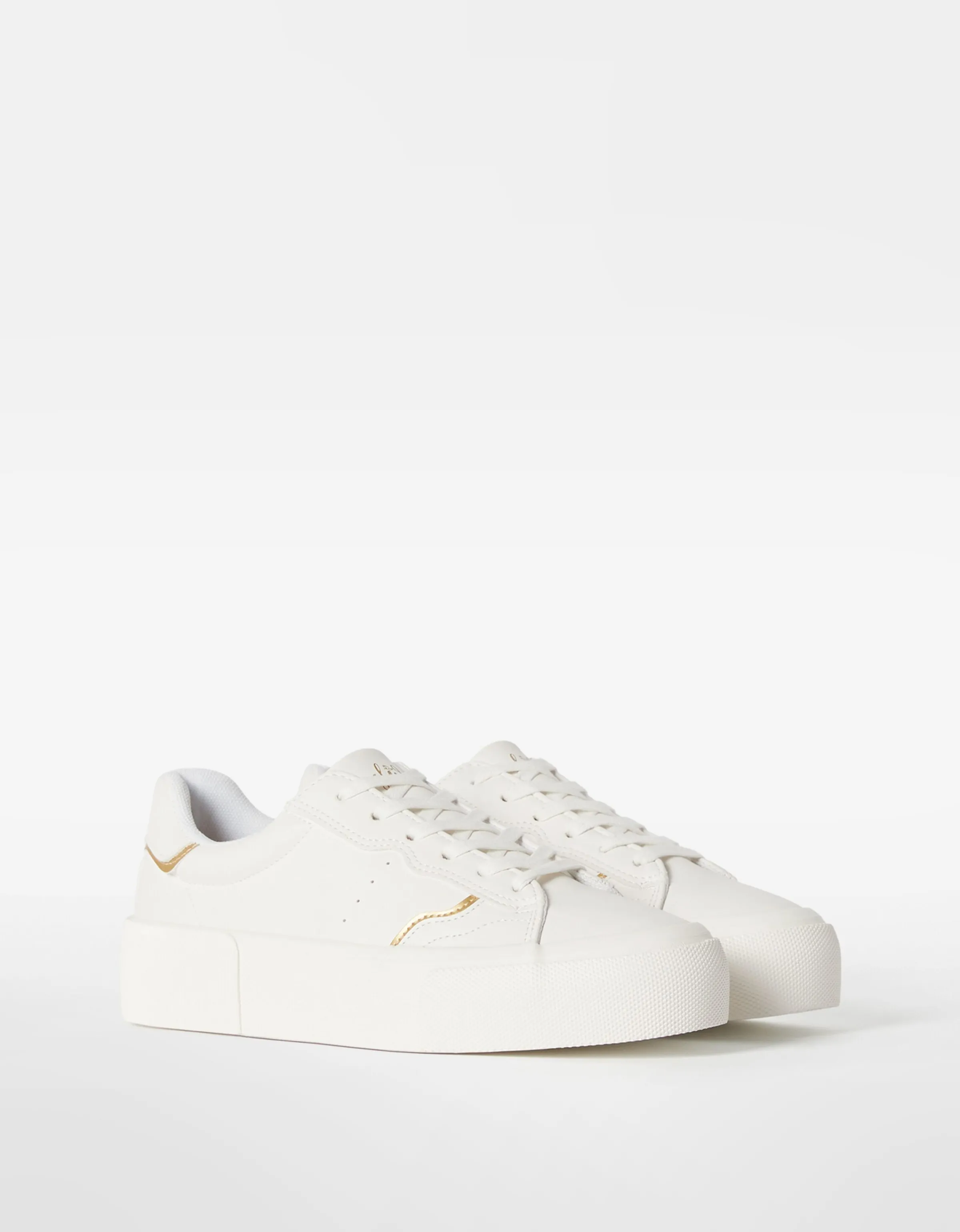 BERSHKA Zapatillas detalles metalizados Blanco Shop