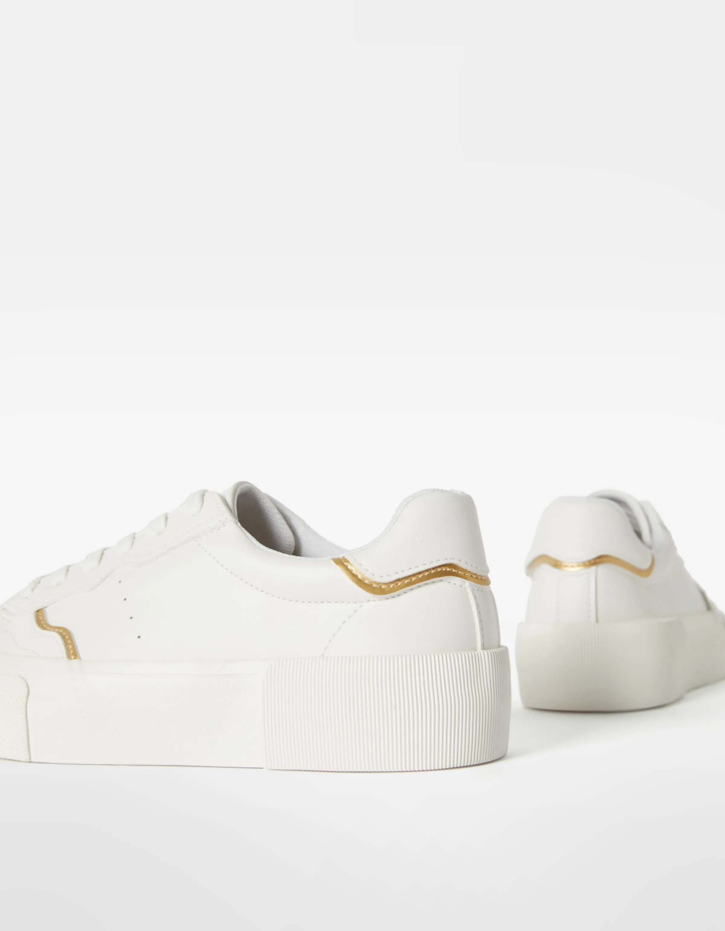 BERSHKA Zapatillas detalles metalizados Blanco Shop