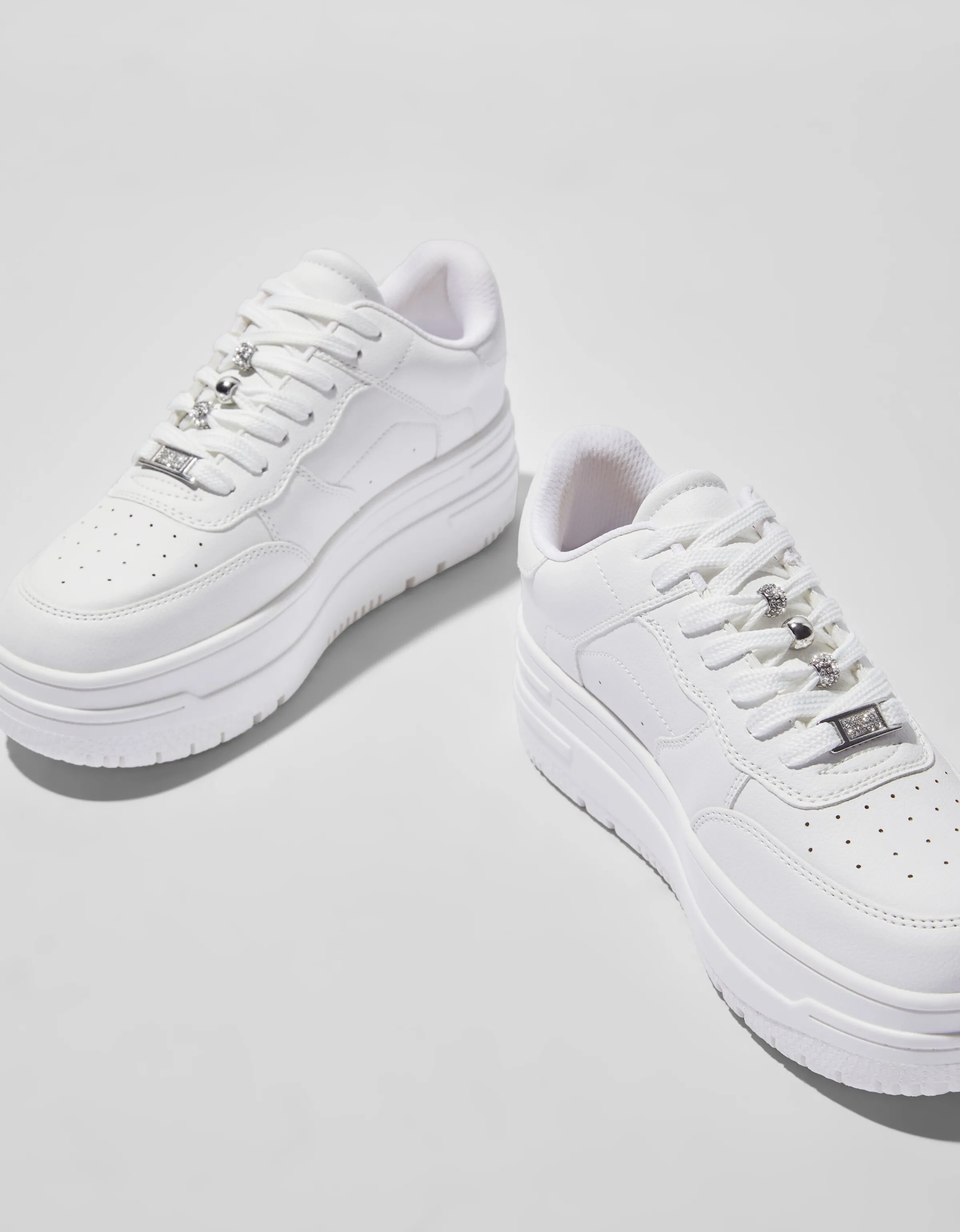 BERSHKA Zapatillas joyas plataforma Blanco Best