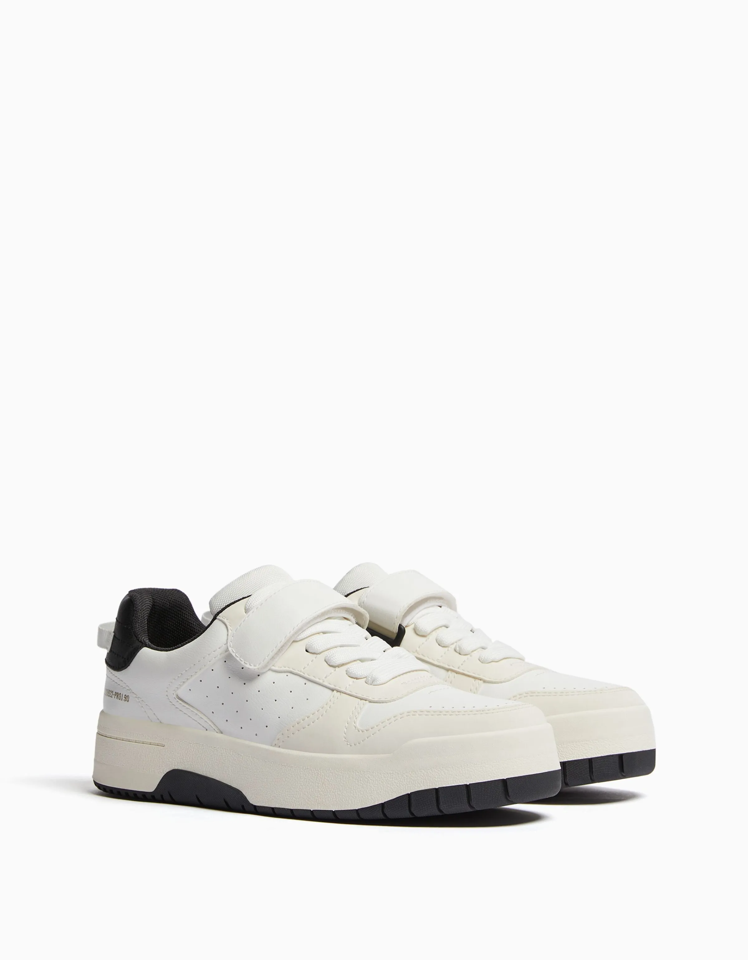 BERSHKA Zapatillas picados detalle tira Blanco Clearance