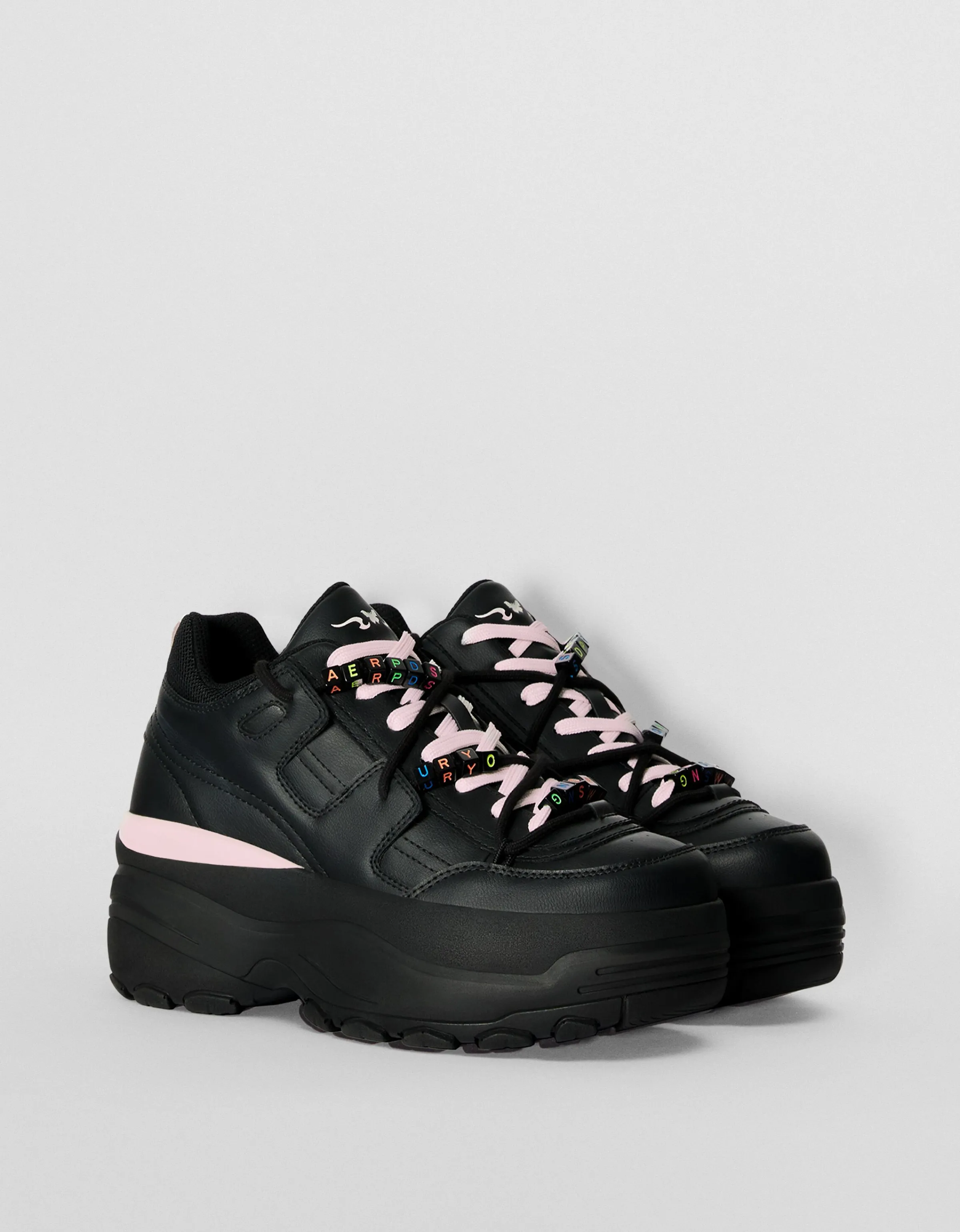 BERSHKA Zapatillas XL adornos. Negro Flash Sale