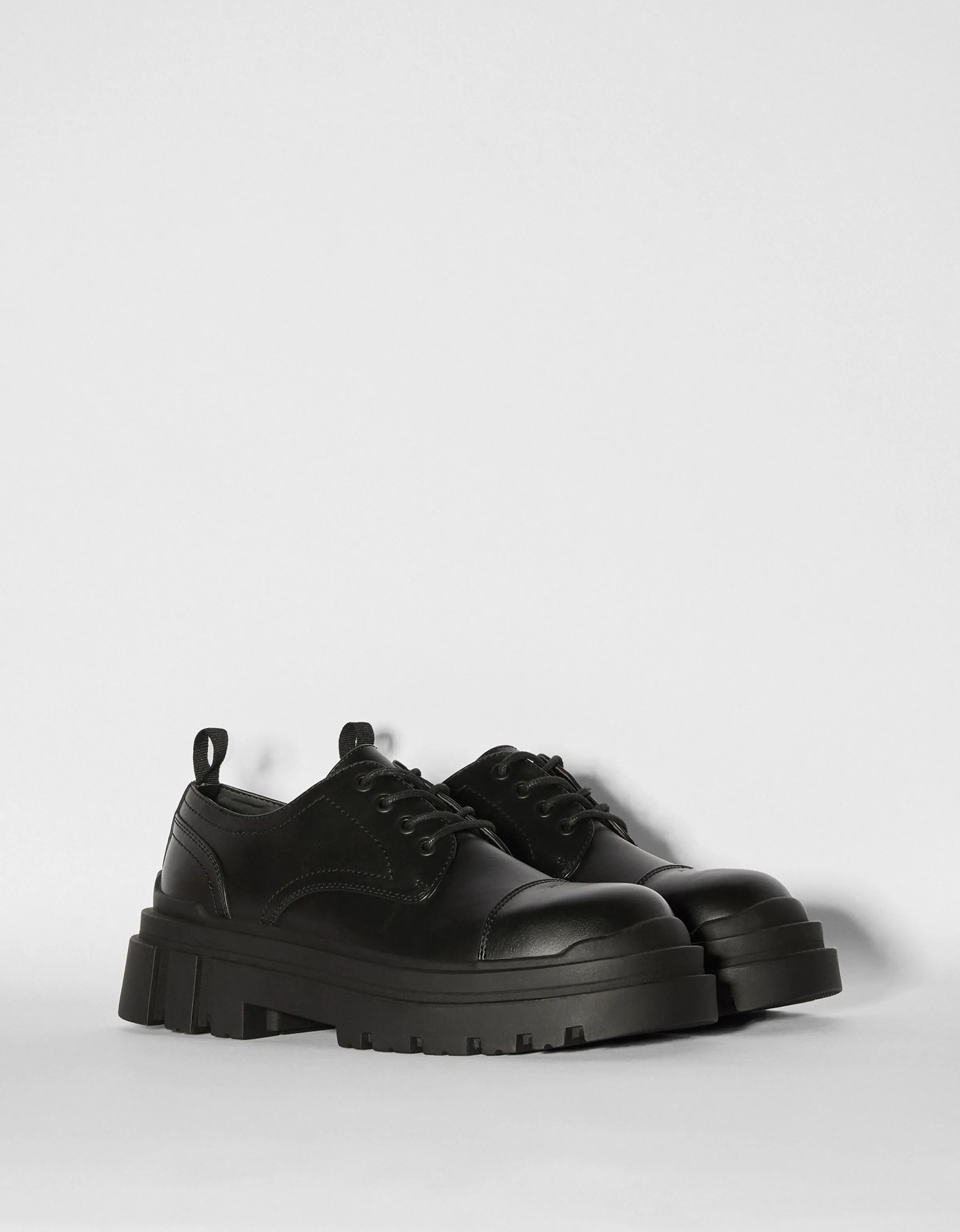 BERSHKA Zapato vestir suela track hombre Negro Clearance